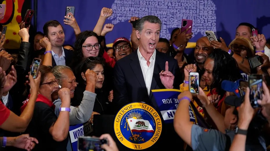 California Increases Minimum Wage, Protections for Fast-Food&nbsp;Workers